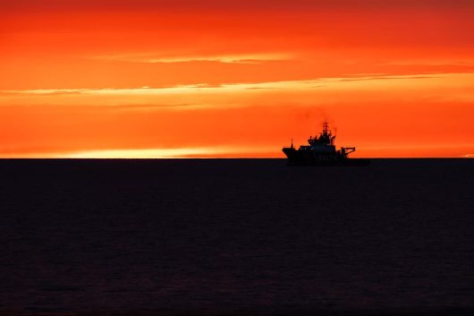 MS Baltic im Sonnenuntergang