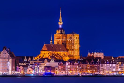 St. Nikolaikirche in der Nacht